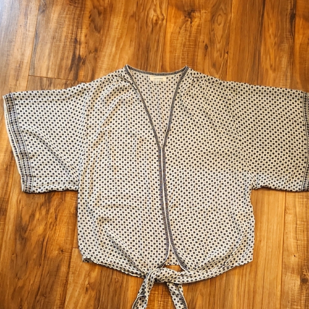 Max Studio Black and White Circle Pattern Top. Flowy